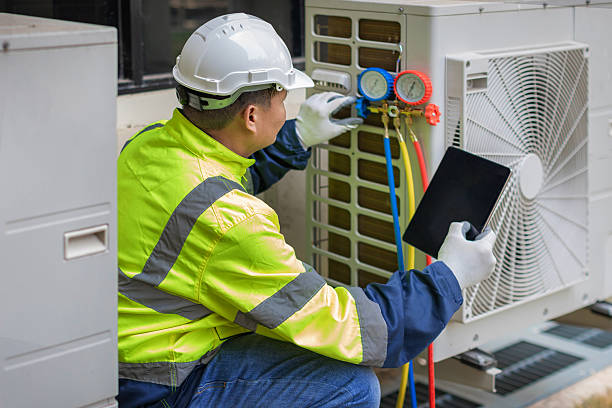 Professional Hvac Maintenance technician working in Quincy, IL